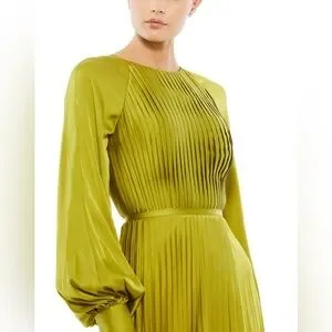 【Mac Duggal】Pleated High Neck Raglan Gown 関税送料込 Mac Duggal Women's Pleated High Neck Raglan Long Sleeve Side